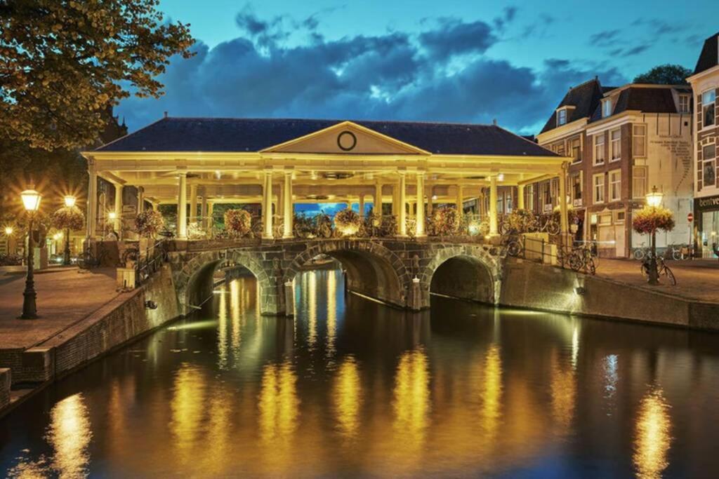 Beautiful Houseboat In The Centre Of Leiden Лейден Экстерьер фото